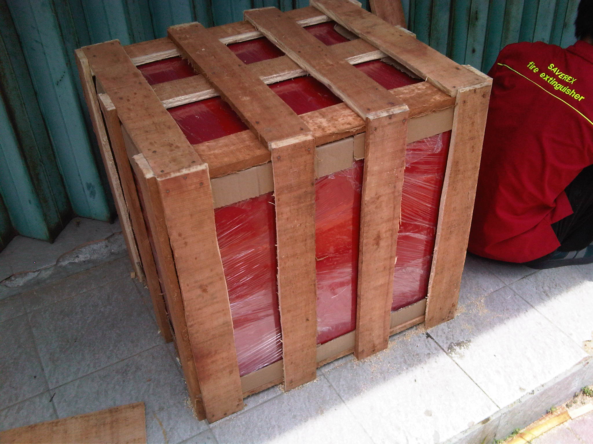 box apar dengan packing kayu